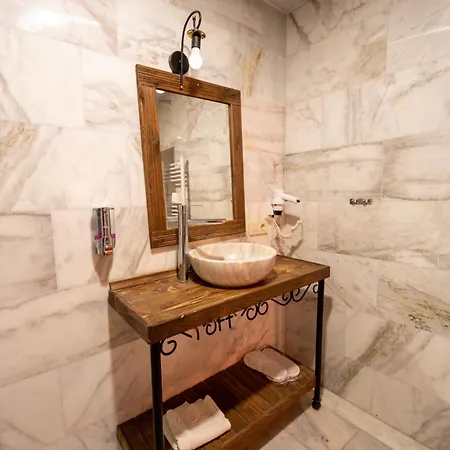 Hotel Rustic Caves *