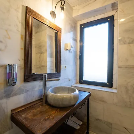 Hotel Rustic Caves *