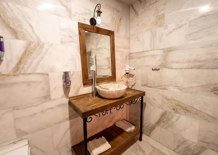 Hotel Rustic Caves *